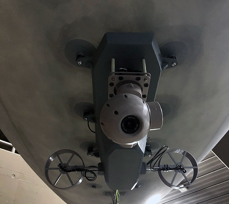 Red-Cross-Swtzerland-4.5-m-RC-Blimp-with-camera